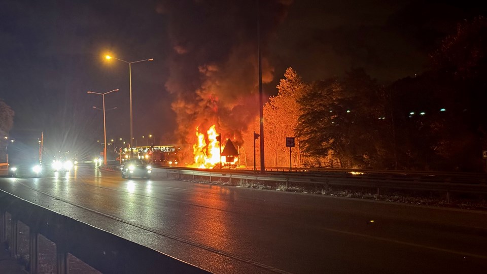 Freni patlayan TIR yanarak 8 kilometre gitti - 1