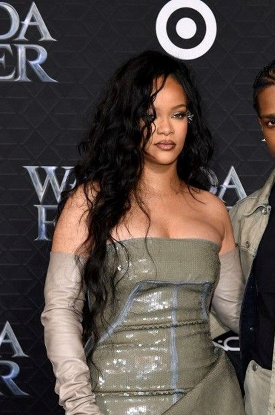 Rihanna'nın merakla beklenen Super Bowl performansı belgesel olacak - 2