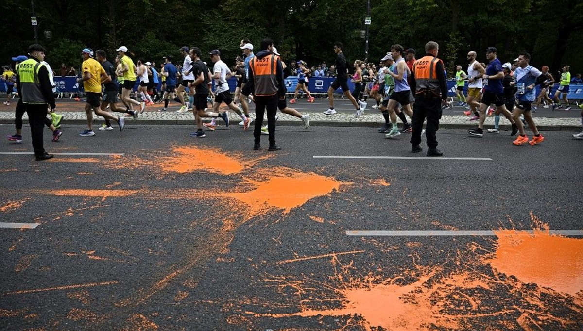 Berlin Maratonu | Bir yanda dünya rekoru diğer yanda protesto Berlin Maratonu | Bir yanda dünya rekoru diğer yanda protesto