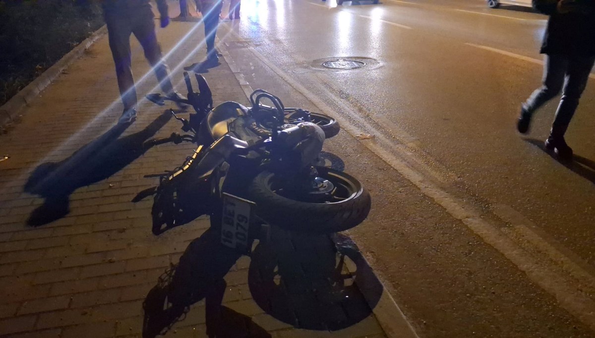 Bursa'da feci kaza: Otomobile çarpan motosikletteki iki kişi hayatını kaybetti Bursa'da feci kaza: Otomobile çarpan motosikletteki iki kişi hayatını kaybetti