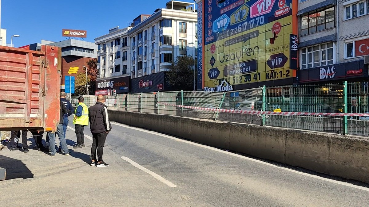 Olayın ardından bölgeye gelen ekipler, tramvay hattında inceleme yaptı.
