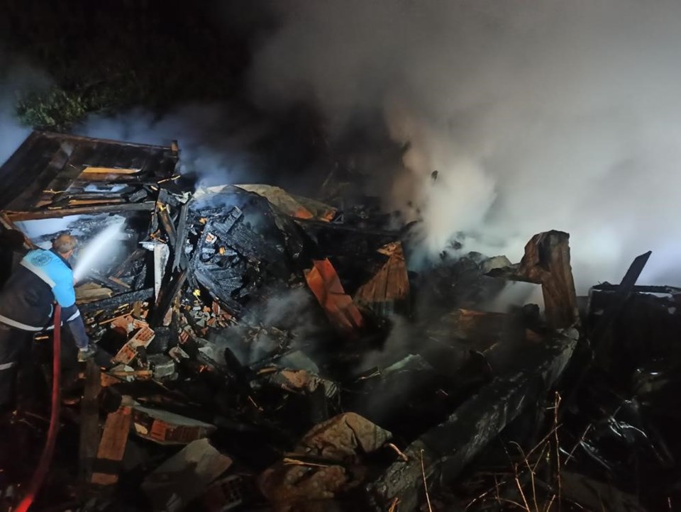 Kastamonu'da yangın: 2 ev kullanılamaz hale geldi - 2