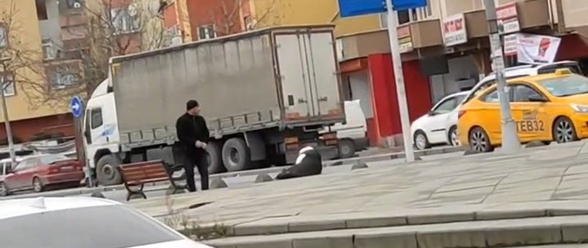 Şehriban Bilge, servis beklerken eşi tarafından kurşun yağmuruna tutuldu. Şehriban Bilge, servis beklerken eşi tarafından kurşun yağmuruna tutuldu.