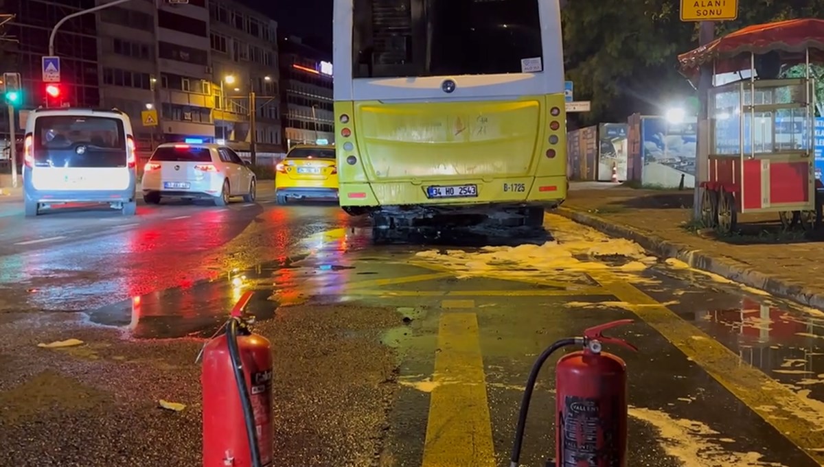 Beyoğlu'nda otobüs yangını Beyoğlu'nda otobüs yangını