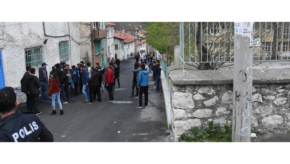 Top oynayan çocuklara sinirlenip, av tüfeğiyle ateş etti