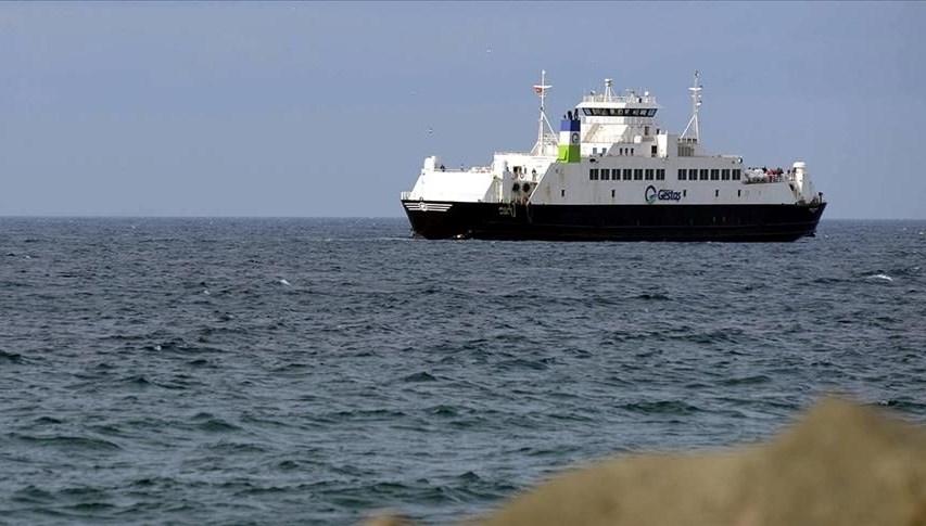 Çanakkale'deki feribot seferlerine fırtına engeli