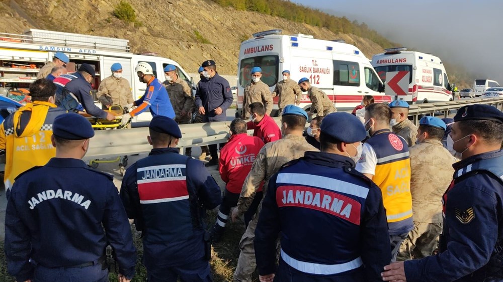 Samsun'da yolcu otobüsü şarampole devrildi: 2 ölü, 14 yaralı - 24