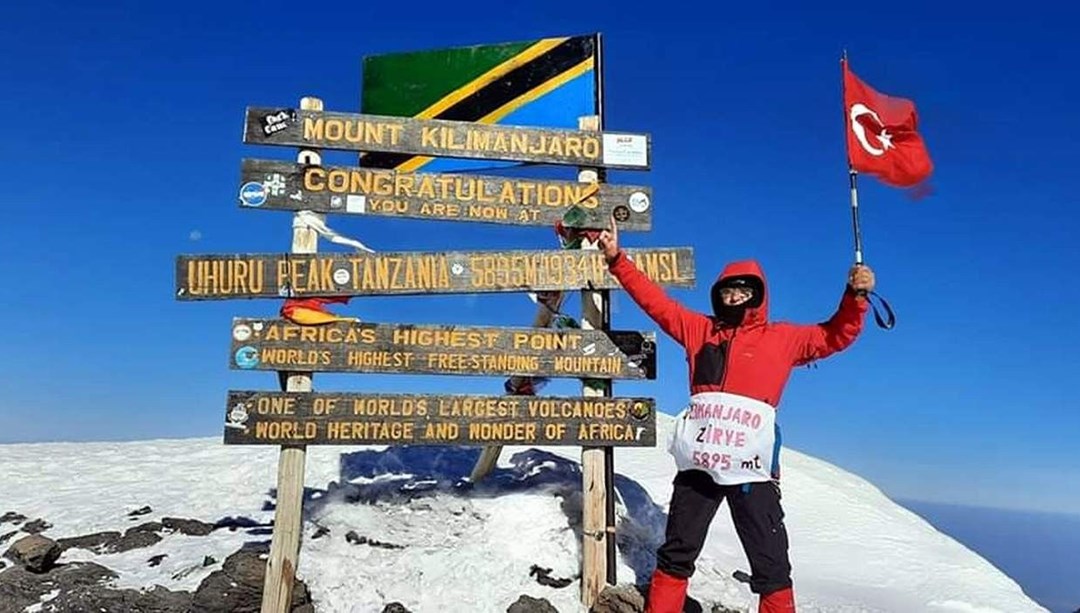 71 yaşında Afrika'nın en yüksek dağı Kilimanjaro'nun zirvesine Türk bayrağını