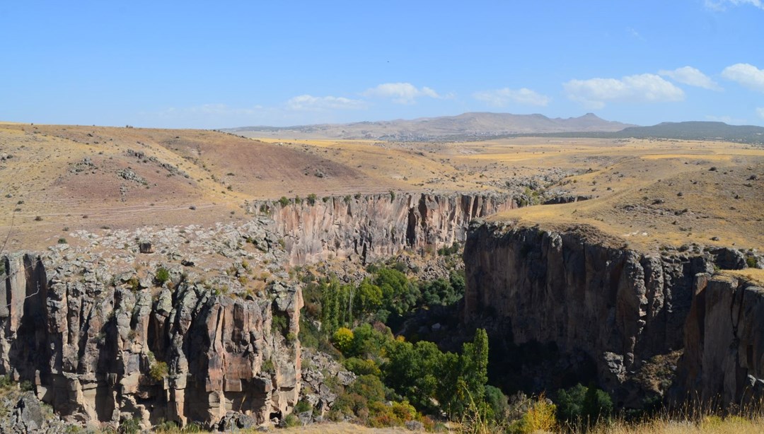 394 basamaklı merdivenle iniliyor: Türkiye'nin popüler turizm noktasında sonbahar yoğunluğu