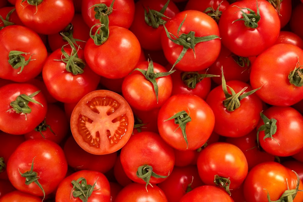 What happens to your body when you eat raw tomatoes? - 7