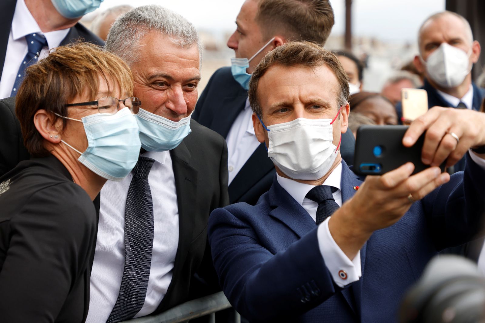 Macron cep telefonunu ve hattını değiştirdi - Vimarsana News