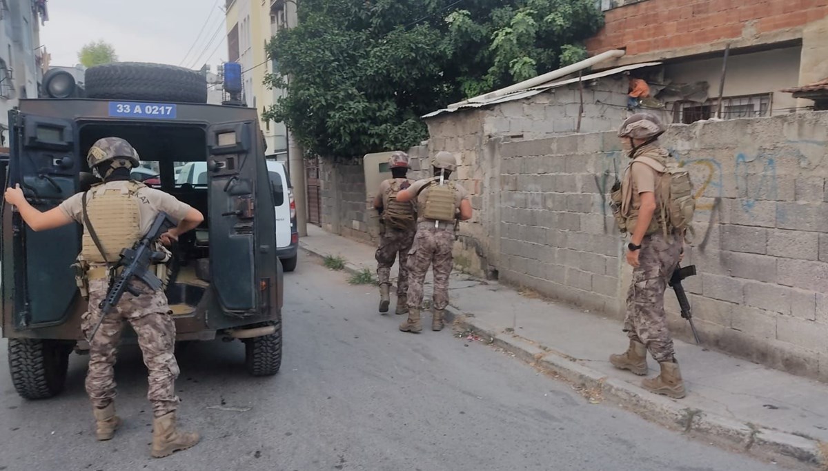 Mersin'de uyuşturucu satıcılarına şafak baskını