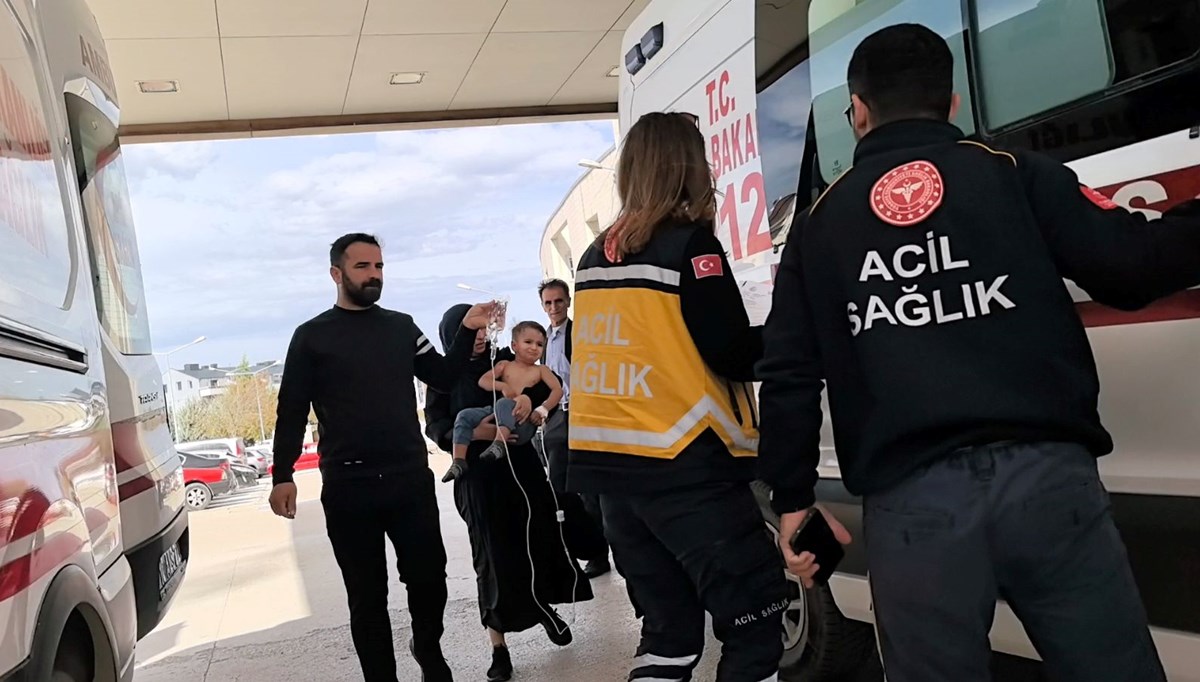 Küçük çocuğun üzerine çaydanlık devrildi