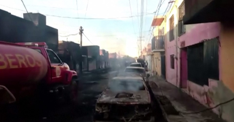 Meksika'da tren gaz tankerine çarptı: Onlarca ev yandı - 2