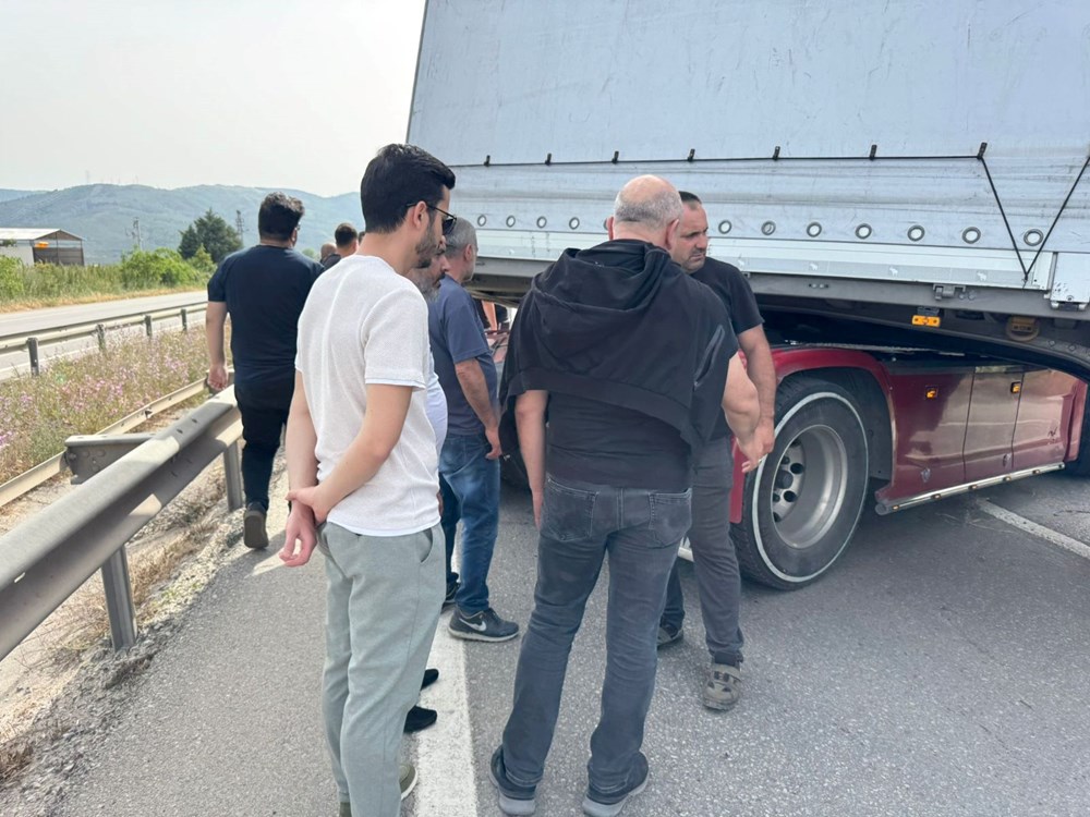 Seyir halindeyken arı soktu: Şoka girdi, trafik kitlendi - 2