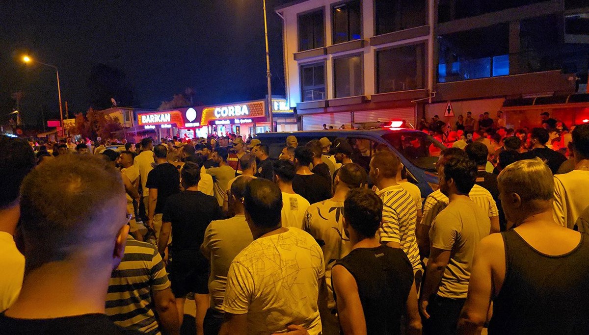 Bıçaklayıp lokantaya sığındılar