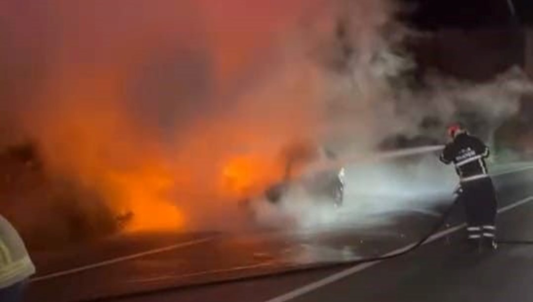 Bursa'da seyir halindeki otomobil alev aldı