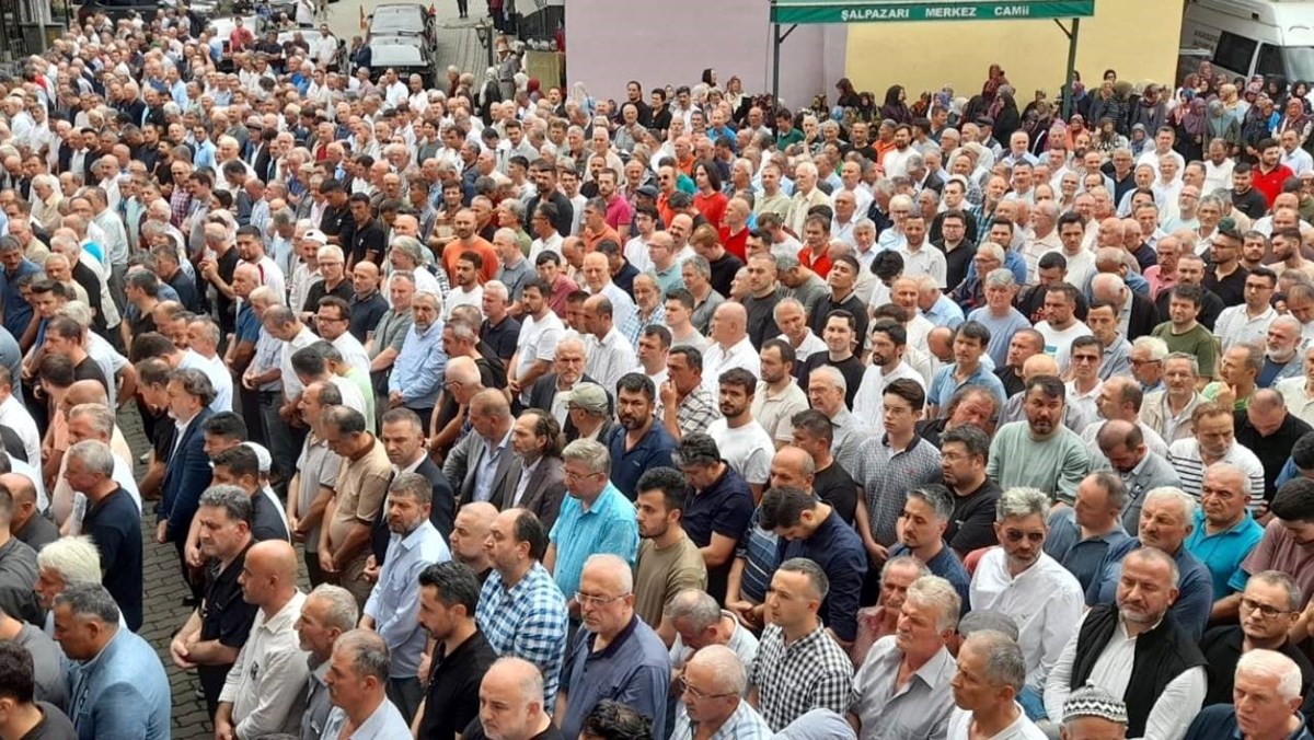 Eski Bakan Mustafa Demir, son yolculuğuna uğurlandı