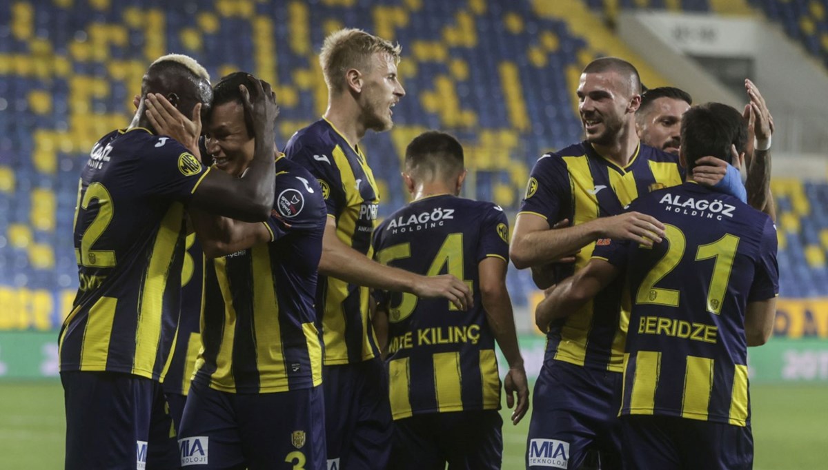 Ankaragücü sezonun ilk galibiyetini aldı, Sivasspor üç puana hasret