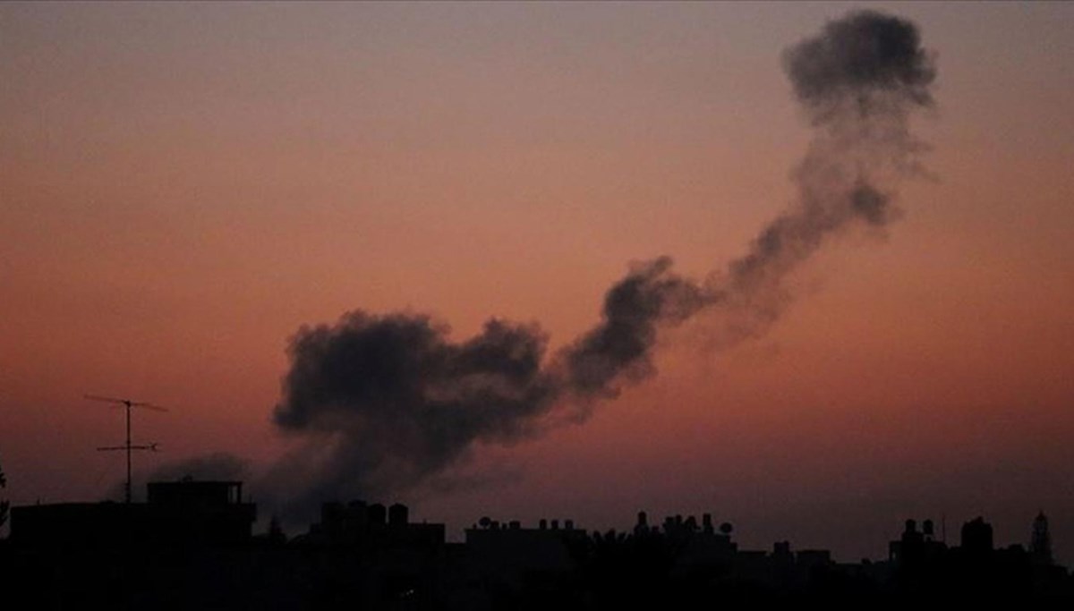 İsrail'den Halep'e hava saldırısı: 16 ölü İsrail'den Halep'e hava saldırısı: 16 ölü