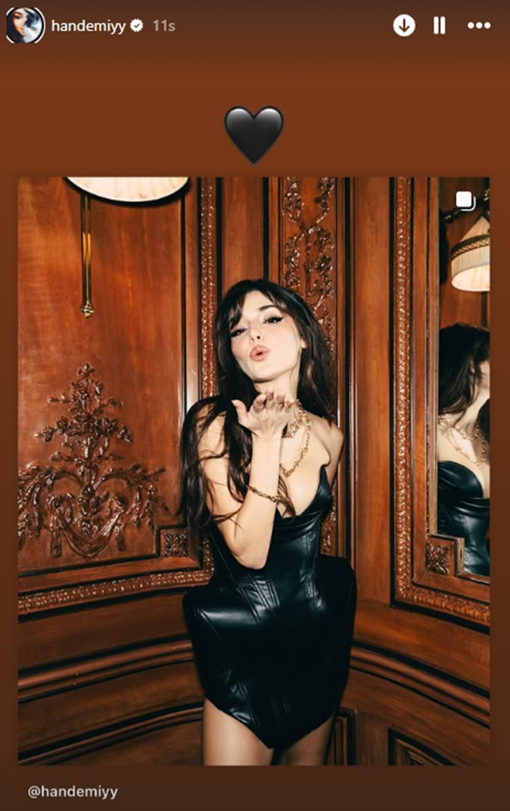 Hande Erçel: Paris Moda Haftası'nın İkonik Yıldızı! 75 5JPOc5XT5kmlBZJMrg7Bog