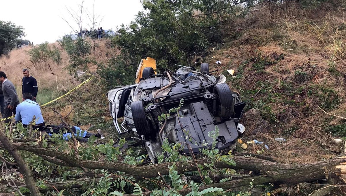 Tekirdağ'da otomobil tarlaya yuvarlandı: 3 ölü