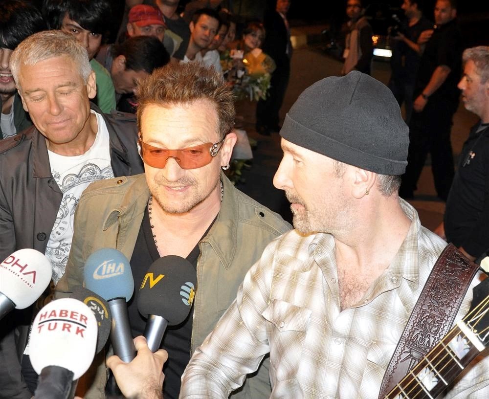 Bono: Eski U2 şarkılarını dinlerken utanıyorum - 5