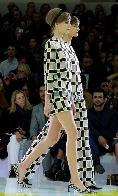 Moda d\u00fcnyas\u0131 \u0026#39;karelendi\u0026#39; - Son Dakika Ya\u015fam Haberleri | NTV Haber