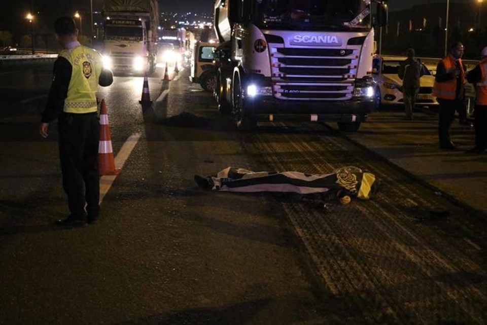 Pendik'te TEM Otoyolu asfalt yenileme çalışmasında kaza: 1 işci öldü - 1