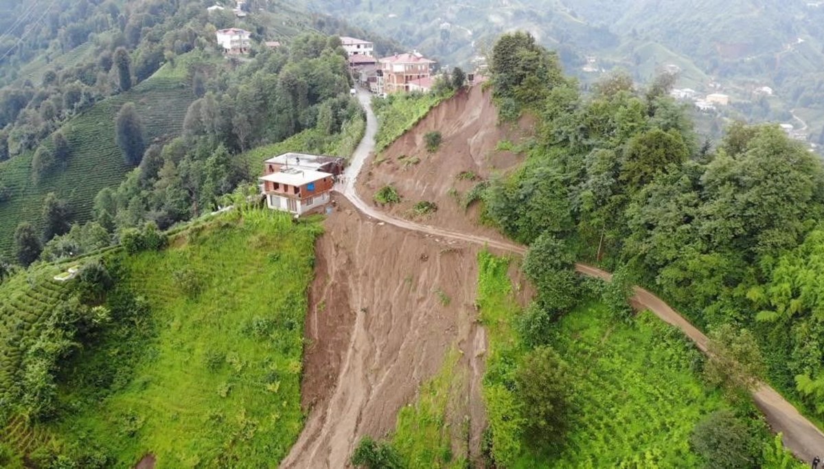 Rize'de şiddetli yağışların ardından 16 evin boşaltılmasına karar verildi