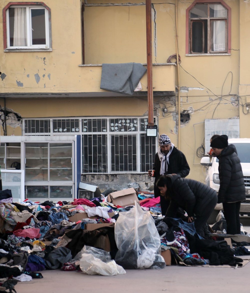 Yardım malzemelerini cadde ve sokaklara bıraktılar - 7