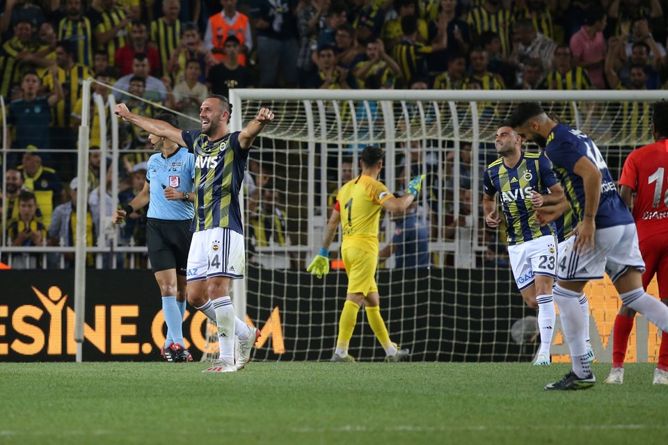 Fenerbahçe 123 hafta sonra zirvede - 1