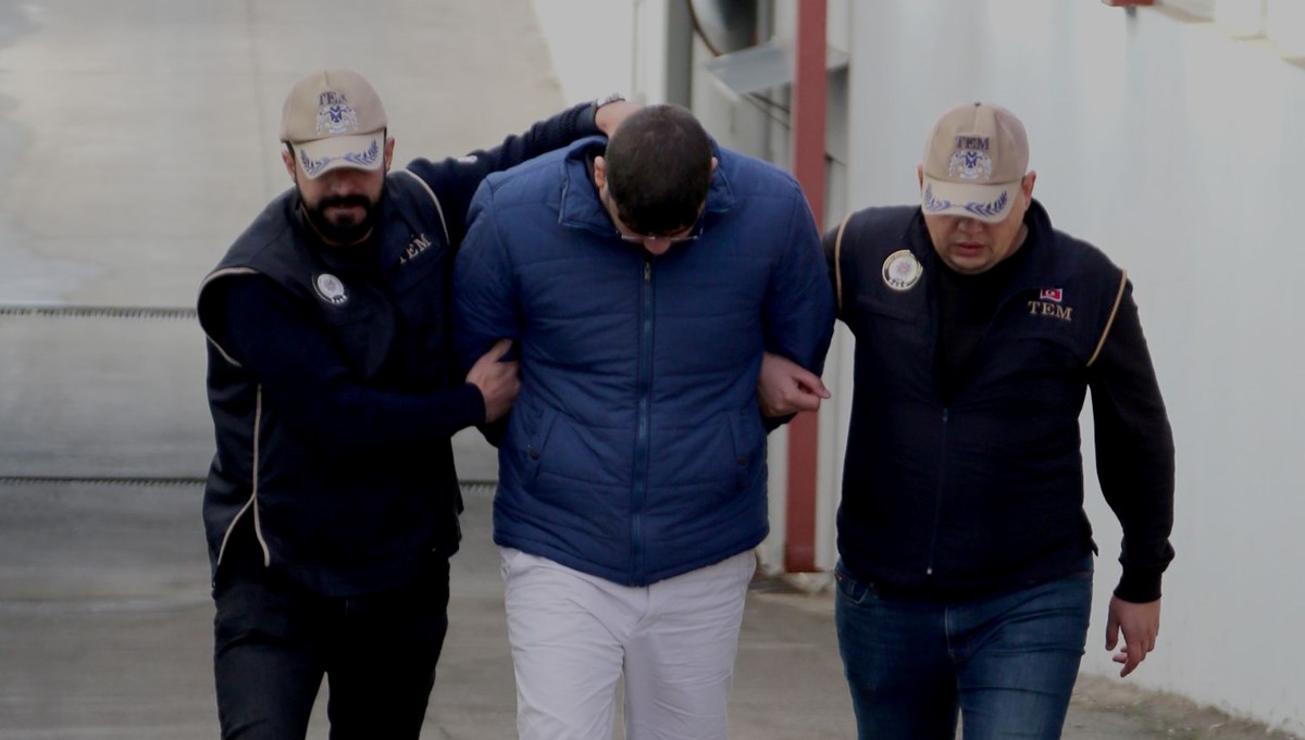 7 yıldır aranan FETÖ üyesi Adana’da yakalandı 7 yıldır aranan FETÖ üyesi Adana’da yakalandı