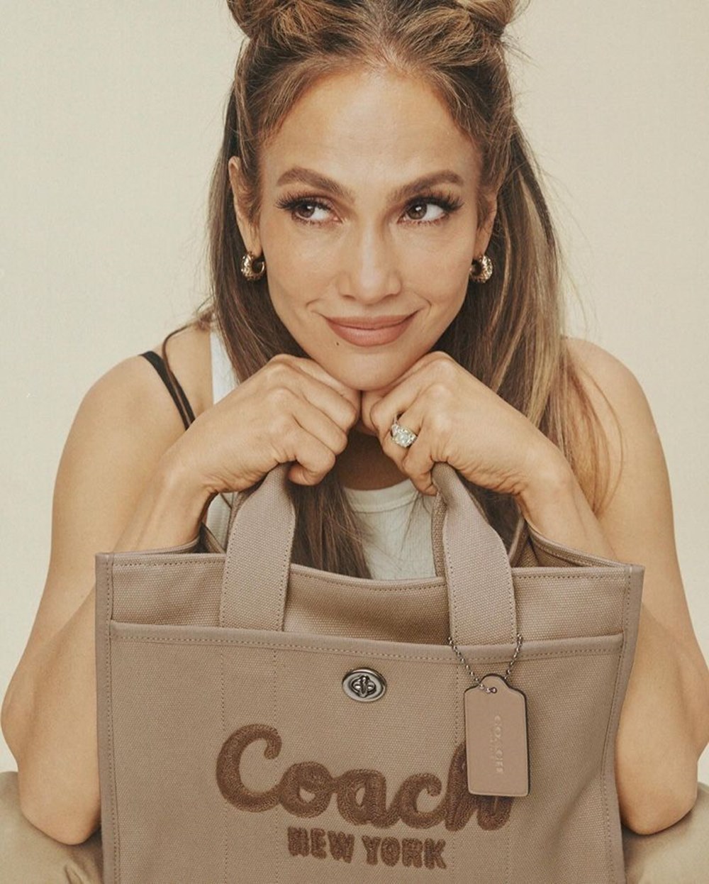 Jennifer Lopez'den 90'lar esintili koleksiyon - 3
