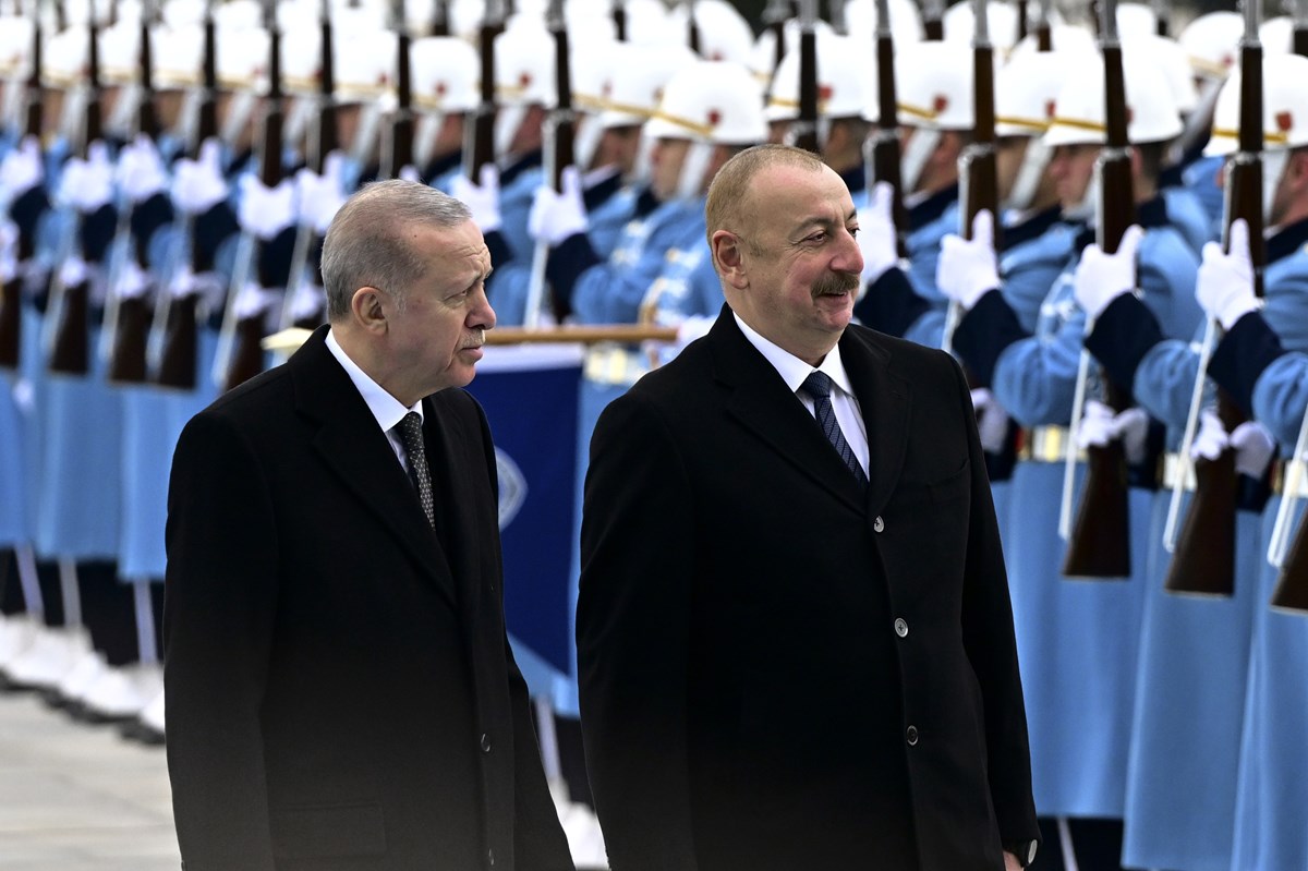 İlham Aliyev, Cumhurbaşkanı Recep Tayyip Erdoğan tarafından karşılandı.