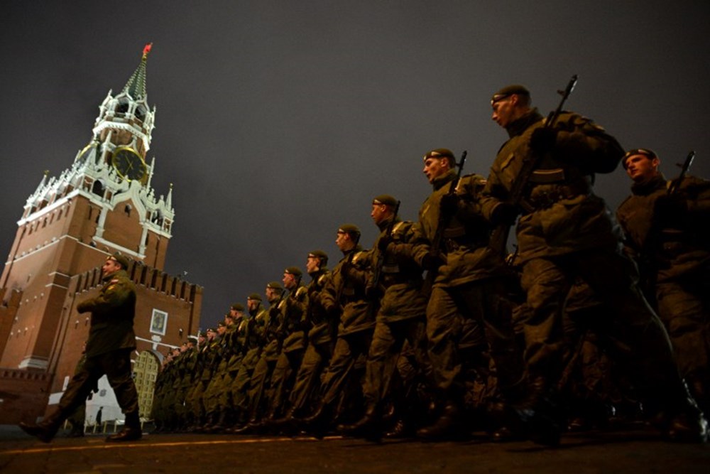 Войска на площадь. Войска на красной площади. Российская армия на красной площади. Кремль армия. Армия Росси на красной площади.