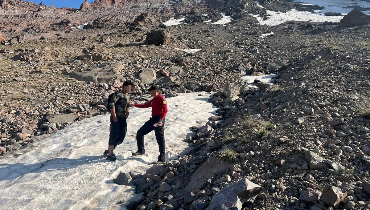 Erciyes'te mahsur kalan dağcı kurtarıldı