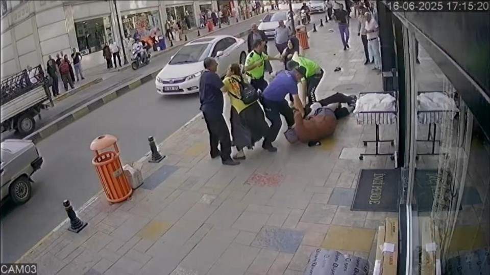 Karabük'te saç saça baş başa kavga: Polis ekipleri zor ayırdı - 1