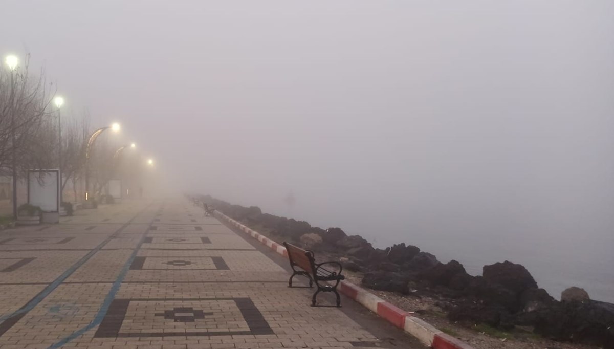 Çanakkale Boğazı yoğun sis nedeniyle transit gemi geçişlerine kapatıldı