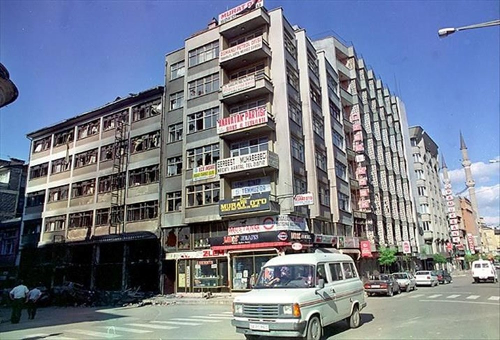 Madımak olayının üzerinden 32 yıl geçti: 2 Temmuz 1993'te Sivas'ta neler yaşandı? - 2
