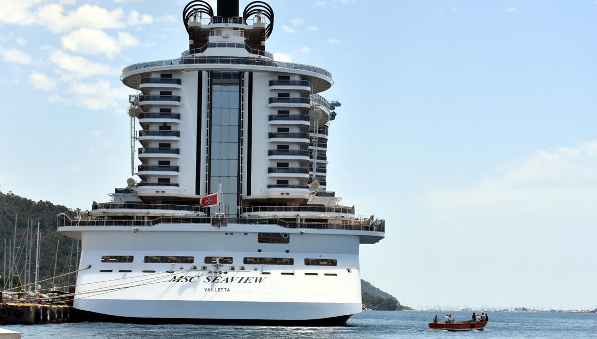 'Yüzen Kasaba', Marmaris'e demir attı