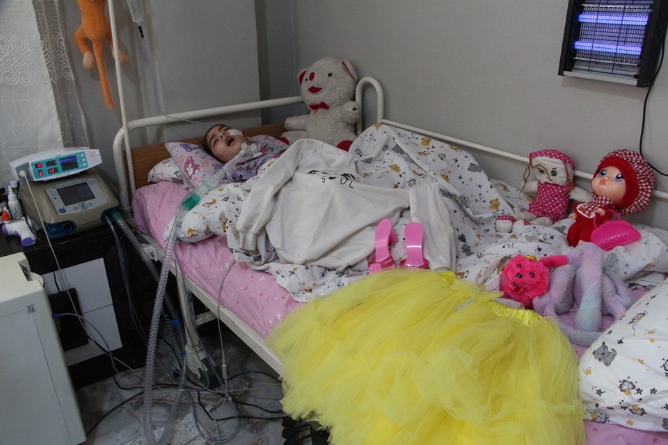 İğneye alerjisi çıktı: Görme, konuşma ve yürüme yetilerini kaybetti - 1