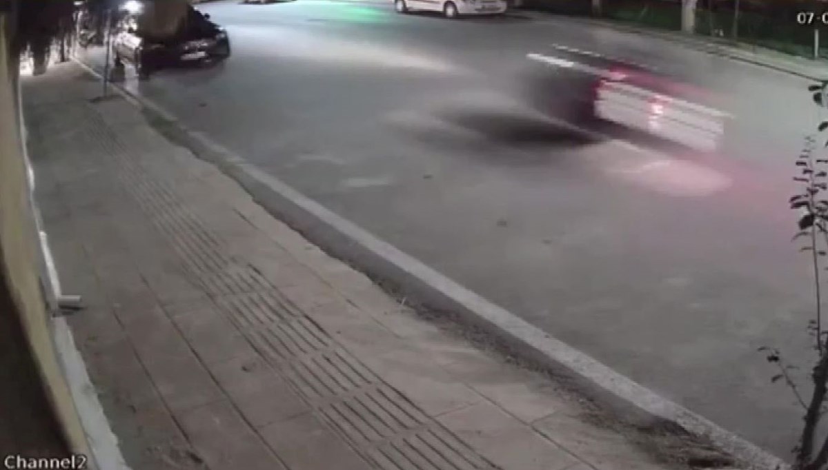 Motosikletler kafa kafaya çarpıştı: İki genç hayatını kaybetti Motosikletler kafa kafaya çarpıştı: İki genç hayatını kaybetti