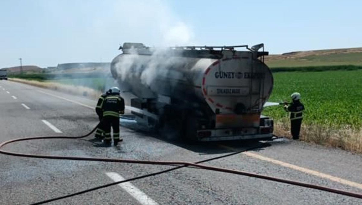 Diyarbakır'da faciadan dönüldü: Yakıt yüklü tanker alev aldı Diyarbakır'da faciadan dönüldü: Yakıt yüklü tanker alev aldı