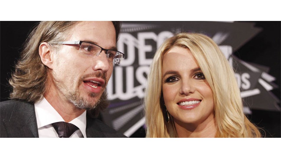 Britney Spears eski menajeri ile nişanlandı