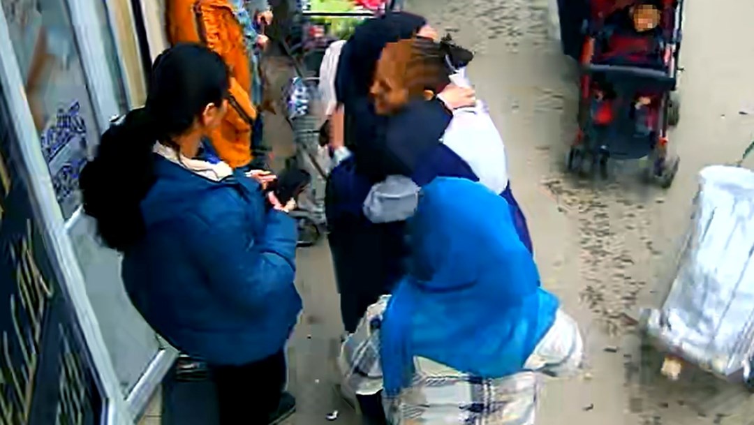 200 dolarını kaptırdı, sarılıp teşekkür ettiği kişi hırsız çıktı!