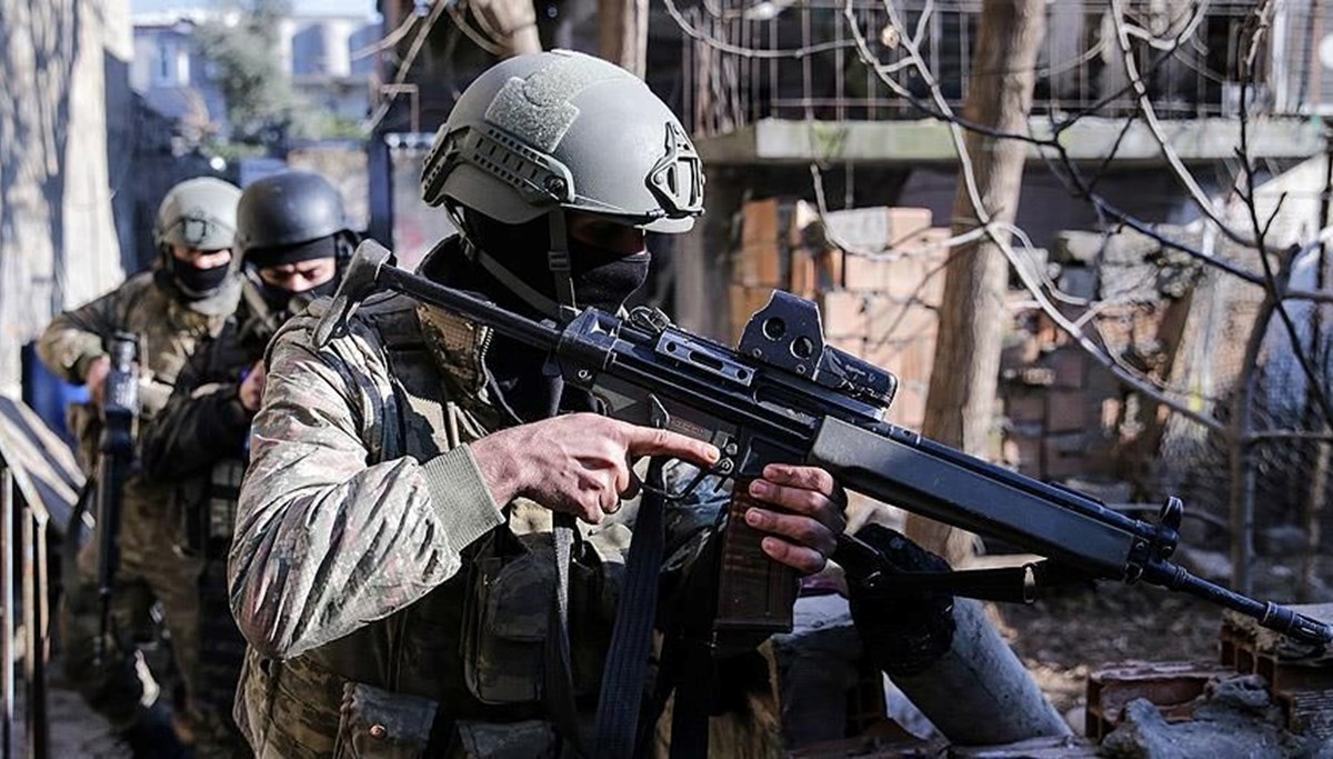 Şırnak'taki operasyonda 4 terörist etkisiz hale getirildi, 1 terörist teslim oldu Şırnak'taki operasyonda 4 terörist etkisiz hale getirildi, 1 terörist teslim oldu