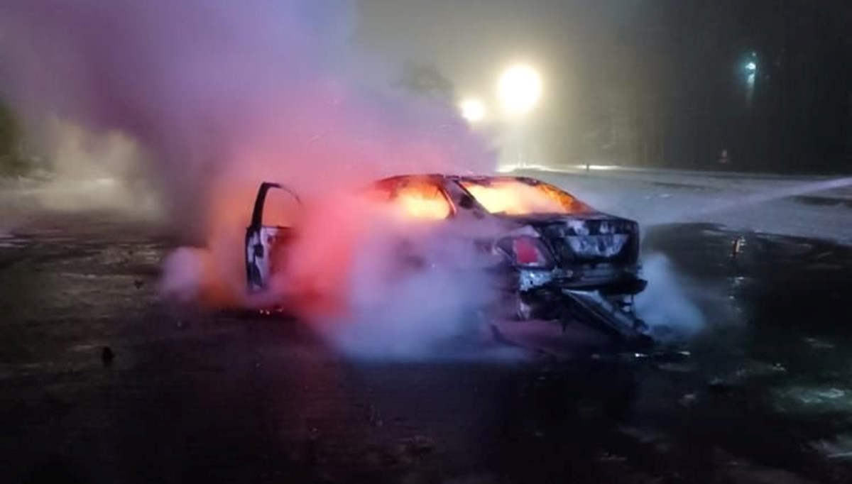 Bolu’da otomobil alev topuna döndü Bolu’da otomobil alev topuna döndü