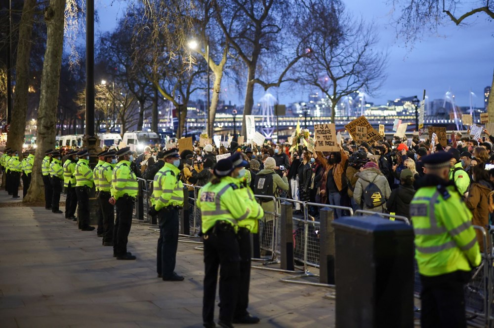 İngiltere'de polise öfke dinmiyor - 7
