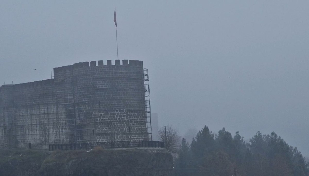 Diyarbakır'da uçak seferlerine yine sis engeli Diyarbakır'da uçak seferlerine yine sis engeli